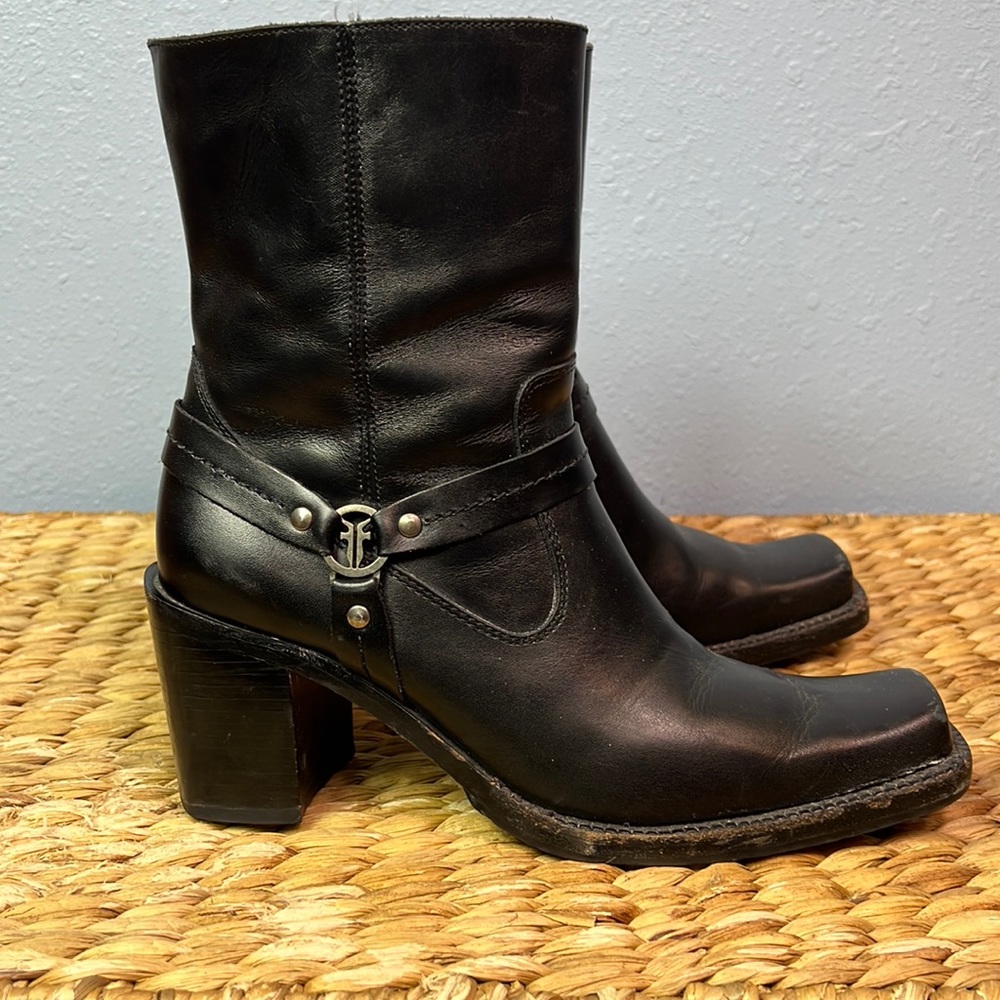 VINTAGE FRYE SQUARE TOE HARNESS BOOTIES SIZE 8 EUC